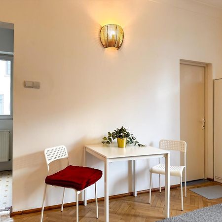 Central Retreat Apartments Bucarest Extérieur photo